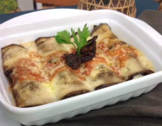 Canelone de berinjela e funghi