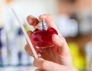 Saber escolher, onde guardar e como aplicar pode fazer o perfume durar mais tempo