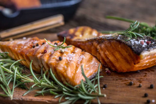 Filé de salmão grelhado - foto: Reprodução/Shutterstock 