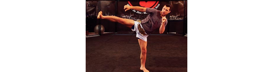 Treino de Muay Thai: trabalhe suas pernas e abdômen com chutes 