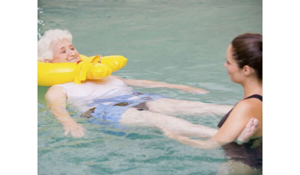 Veja os benefícios da hidroterapia para a saúde 