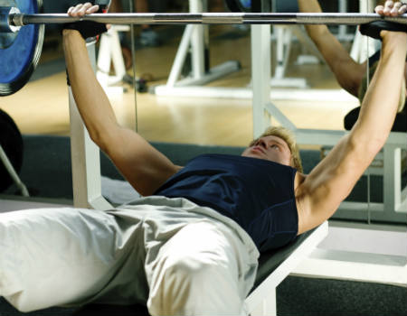 Treino para braços: 7 melhores exercícios de tríceps e bíceps