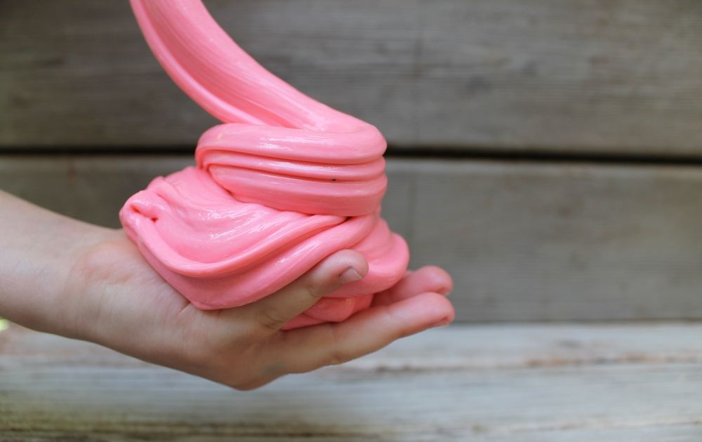 Slime: será que essa massinha é segura para as crianças? - Minha Vida