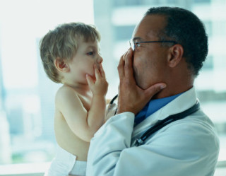 Escolha do pediatra precisa ser feita com cuidado
