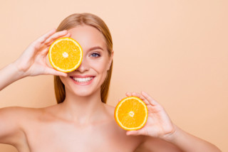 Como a vitamina C pura atua na pele?