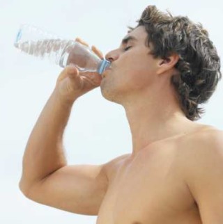 Água promove faxina interna e mantém o equilíbrio do corpo