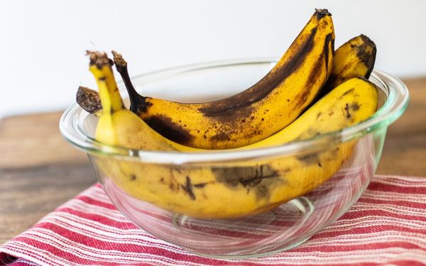 banana em uma fruteira