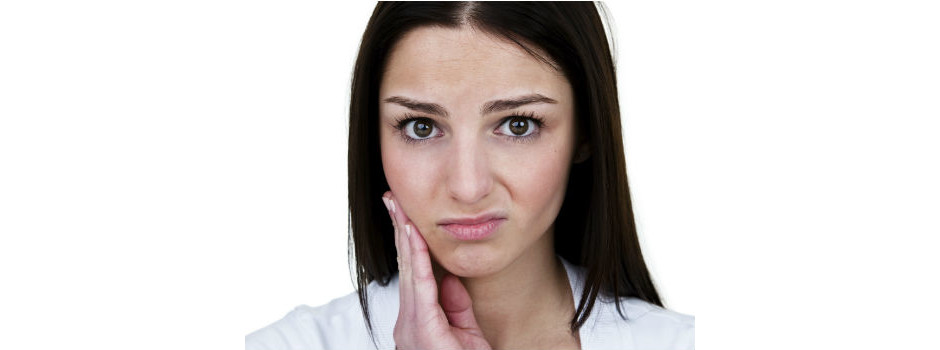 Dente do siso nasce geralmente entre os 16 e 20 anos e pode causar dores