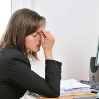 Mulher com dor de cabeça - Foto: Getty Images