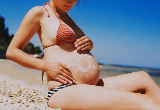 Protetor solar é um principal aliado a uma pele bem cuidada durante o verão - Foto: Shutterstock