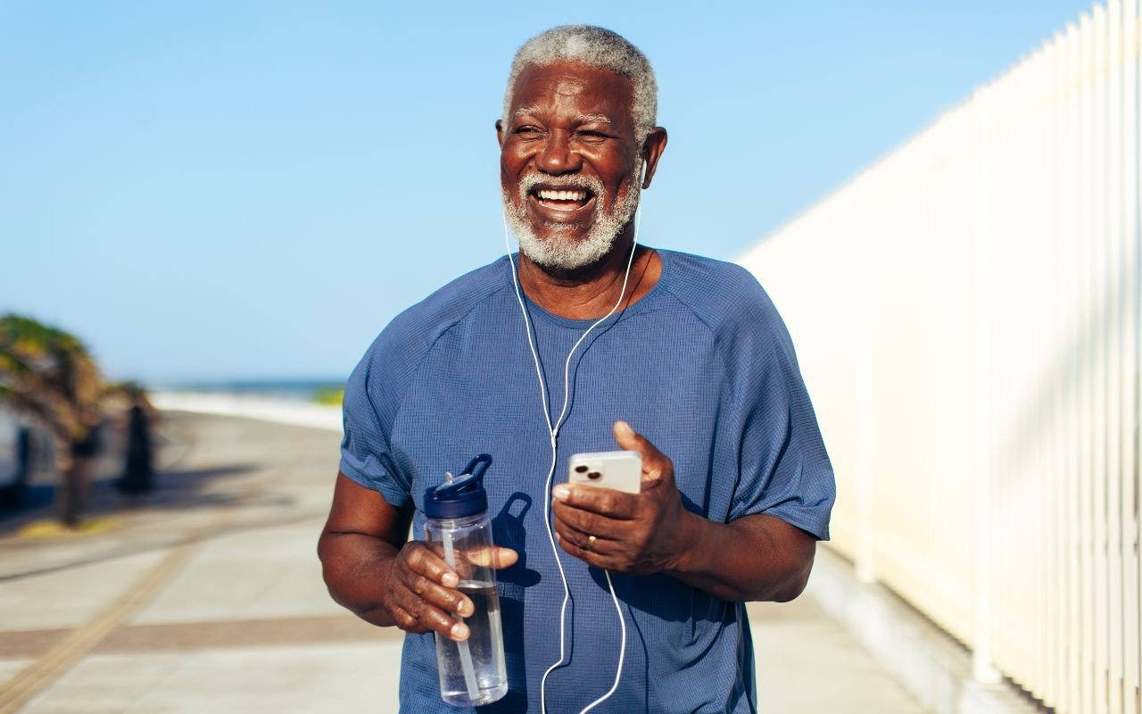 foto de casal de pessoas com 50 anos