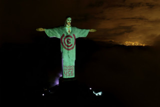 Cristo Redentor vestiu a camisa para campanha de conscientização da UCE - Divulgação