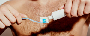 Homens têm passado pasta de dente no pênis por promessa de ereção duradoura e fim da ejaculação precoce