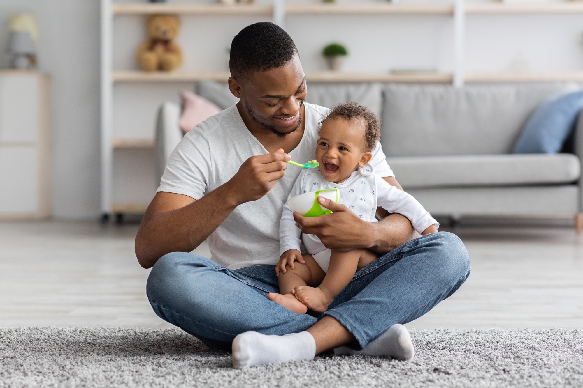 🥄 Colher Rotativa Educativa Infantil™ – A Melhor Escolha para a Alimentação do Seu Bebê! 🌟 Transforme a hora da refeição em um momento divertido e seguro! 🌟  A Colher Rotativa Educativa Infantil™ foi desenvolvida para facilitar a autoalimentação do seu bebê, ajudando no aprendizado de segurar e levar os alimentos à boca com mais autonomia. Seu design giratório de 180° permite que a colher se ajuste naturalmente à posição correta, evitando que o bebê derrube a comida.  Além disso, possui tecnologia sensível à temperatura, mudando de cor quando os alimentos estão acima de 40°C, garantindo a segurança do seu pequeno! 💛  ✅ Ergonômica e fácil de segurar! ✅ Rotação automática de 180° para evitar derramamentos! ✅ Sensível à temperatura – evita queimaduras! ✅ Material seguro, livre de BPA e atóxico! ✅ Ponta macia que protege as gengivas do bebê!  Ideal para bebês a partir de 6 meses, a Colher Rotativa Educativa Infantil™ é perfeita para incentivar a independência alimentar e tornar cada refeição mais tranquila para os pais.  💡 Benefícios para os Pais e Bebês: ✔ Desenvolve a Coordenação Motora – Auxilia o bebê na fase de transição para a alimentação independente. ✔ Evita Acidentes com Alimentos Quentes – Sensível à temperatura para proteger o bebê de queimaduras. ✔ Material Seguro e Durável – Fabricado em PP de alta qualidade, livre de BPA e toxinas. ✔ Fácil de Limpar – Pode ser lavada com água morna e sabão neutro. ✔ Tamanho Perfeito para Pequenas Mãos – Leve e anatômica, feita para bebês a partir de 6 meses.  📌 Especificações Técnicas: 🔹 Material: Plástico PP de alta qualidade, livre de BPA 🔹 Tamanho: 14,4 cm (comprimento) x 2,9 cm (largura) 🔹 Sensível à Temperatura: Muda de cor acima de 40°C 🔹 Cores Disponíveis: Melancia, Rosa, Verde e Azul 🔹 Idade Recomendada: A partir de 6 meses 🔹 Incluso no Pacote: ✅ 1x Colher Rotativa Educativa Infantil™  📝 Como Usar: 1️⃣ Insira a colher no alimento e deixe-a girar para se ajustar à melhor posição. 2️⃣ Se a colher mudar de cor, espere o alimento esfriar antes de oferecer ao bebê. 3️⃣ Incentive o bebê a segurar a colher e experimentar a autoalimentação. 4️⃣ Após o uso, lave com água morna e sabão neutro.  💡 Dica: Use junto com pratinho de sucção para uma experiência ainda mais prática!  🛒 Torne a Alimentação do Seu Bebê Mais Fácil e Segura! Diga adeus às refeições bagunçadas e difíceis! Com a Colher Rotativa Educativa Infantil™, seu bebê aprende a se alimentar sozinho com mais facilidade e segurança! 🎁💙  ✅ Envio imediato para todo o Brasil! ✅ Compra 100% segura! ✅ Garantia de 90 dias contra defeitos de fabricação!  🎉 Compre agora e proporcione uma experiência de alimentação incrível para seu pequeno! 🍼✨