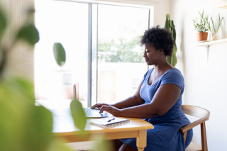 Home office: cinco dicas posturais para quem trabalha em casa (Foto: Getty Images)