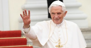 Papa Bento XVI está com saúde fragilizada por doença de pele