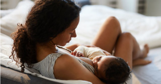 Colostro: como o primeiro leite da mãe beneficia o bebê