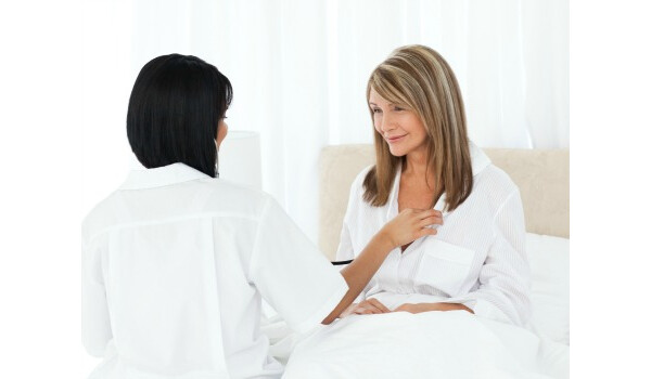 médico consulta menopausa mulher