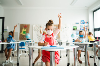 Volta às aulas na pandemia. Foto: Halfpoint Images | Getty Images