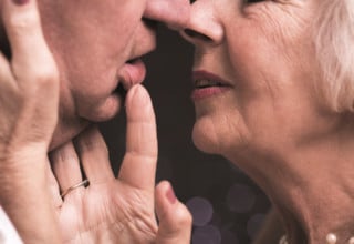 O beijo tem o poder de nos conectar com quem gostamos - Foto: Shutterstock