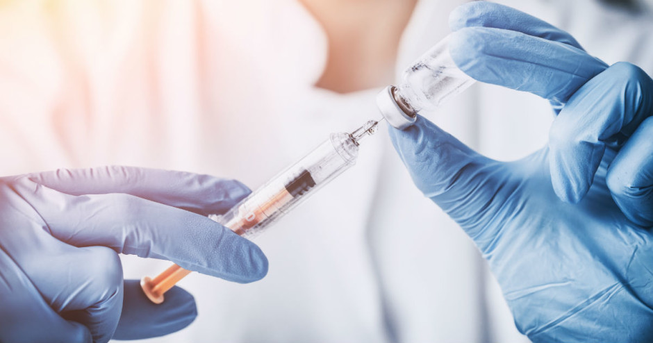 Anvisa suspende lotes de vacina e botox