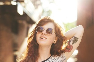 Não exponha ao sol sua tatuagem recém-feita - Foto: Shestock/Getty Images