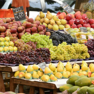 Aposte em frutas e legumes da estação - Foto: Shutterstock/mangostock