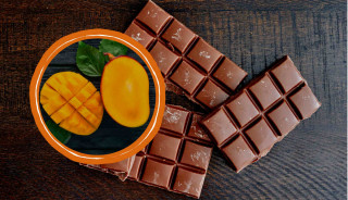Manga pode substituir açúcar no chocolate - Montagem:  YARUNIV Studio/Shutterstock e Kitch Bain/Shutterstock