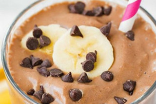 Shake de banana com chocolate: opção saudável para quem gosta de doce