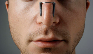 Homem com dilatador nasal - Foto Getty Images