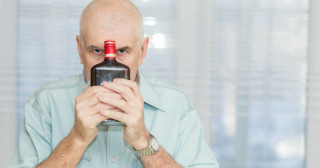 Consumo de álcool entre idosos aumenta e preocupa autoridades