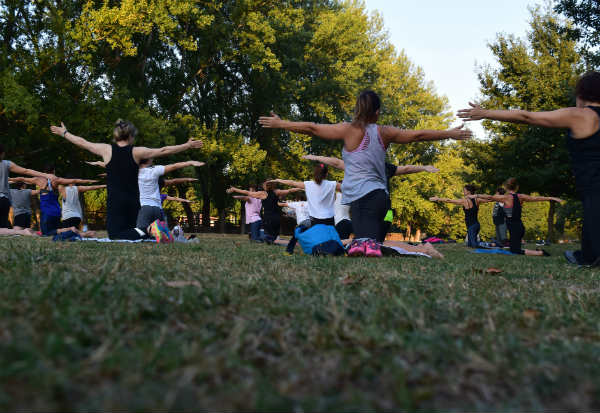 Acro Yoga fortalece músculos e o espírito de equipe - Minha Vida