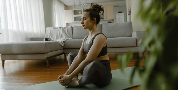 Yoga para dormir melhor: posições e por que funciona - Núcleo Saúde  Domiciliar