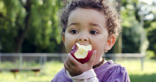 Mastigação correta: importância para as crianças vai além da alimentação
