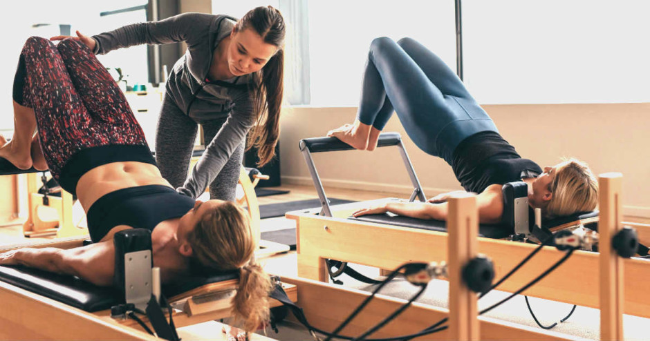 Pilates ajuda a aliviar sintomas da TPM - Créditos: Jacob Lund/Shutterstock