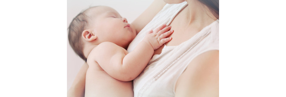 Técnicas para o uso correto da mamadeira e até estado emocional dos pais podem influenciar a intensidade das cólicas