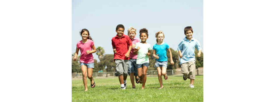 Atividades físicas são importantes para a saúde da criança, mas devem ser feitas com cuidado. 