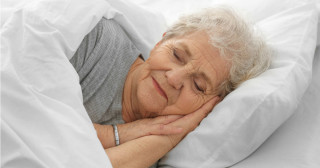 Sentir-se sonolento ao longo do dia pode ser sinal de Alzheimer, diz estudo