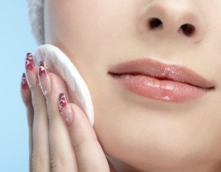 Aprenda os cuidados e como fazer uma limpeza de pele caseira