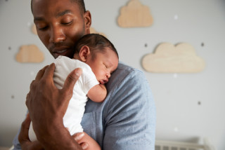 Som do útero para acalmar o bebê é mito?