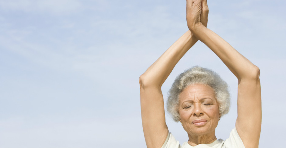 Yoga apresenta diversos benefícios para pessoas com Parkinson