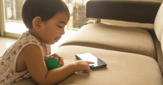 Crianças na internet: excesso e consumismo podem se tornar problemas  