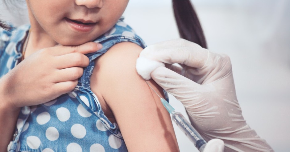 Crianças devem tomar vacina de sarampo antes de viagem a local de surto