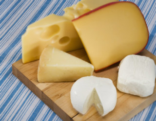 Como consumir diferentes tipos de queijos 