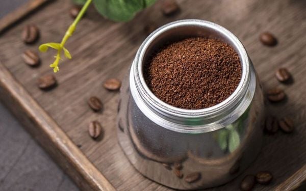 pote com pó de café