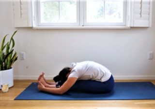 8 posturas de yoga que facilitam o emagrecimento - Minha Vida