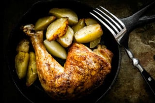 Sobrecoxa de frango assada - foto: Reprodução/Shutterstock 