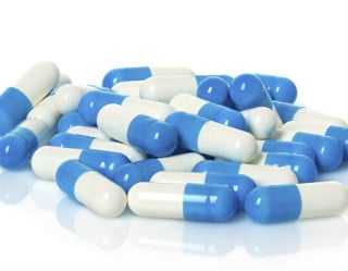 Fosfoetalonamina sintética se caracteriza por pilula azul e branca