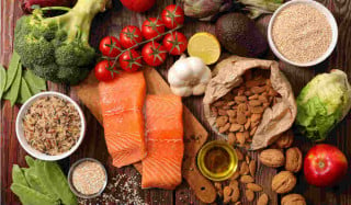Opte por alimentos com menos carboidratos simples - Foto: Shutterstock