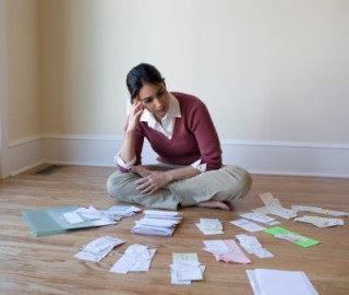 Falta de dinheiro e dívidas abalam a autoestima - Foto: Getty Images